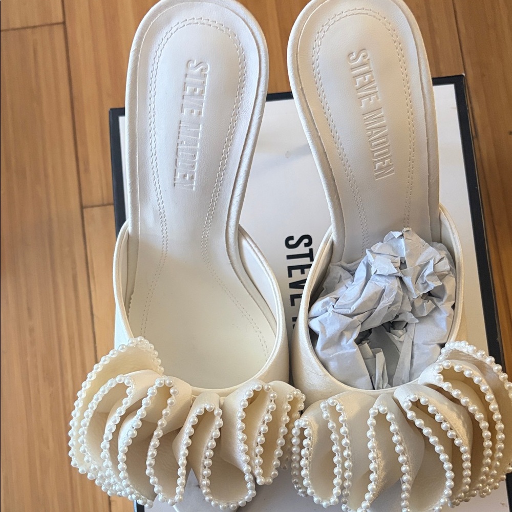 Steve Madden Affinity Ivory Pearl-Ruffle Stiletto Mules - Picture 3 of 6